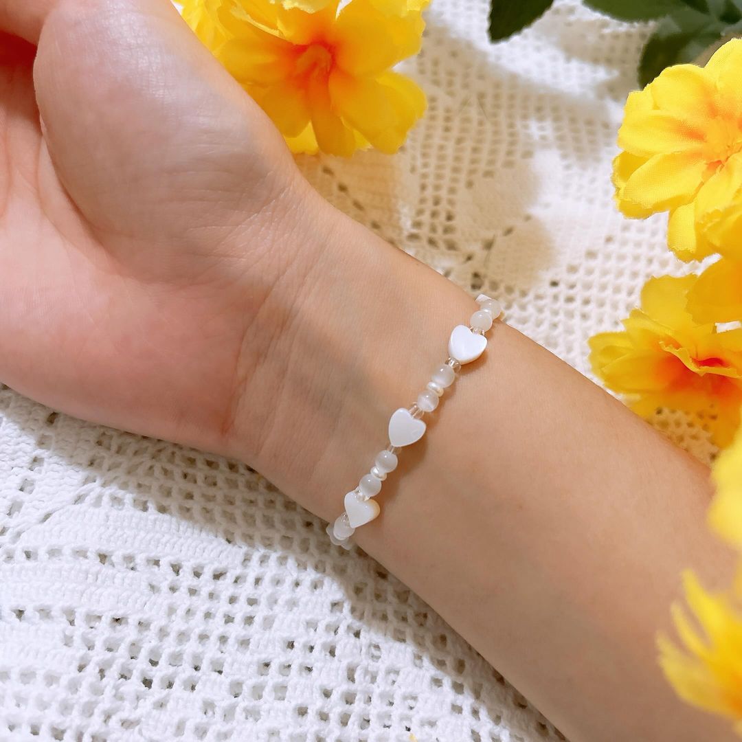 byel.beauty White Heart Shell Bracelet byel.beauty