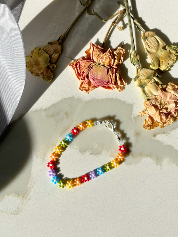 byel.beauty Rainbow Daisy Bracelet